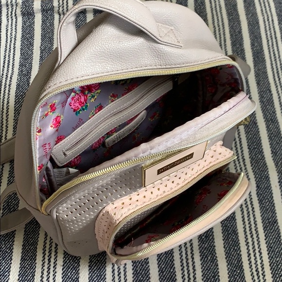 Betsey Johnson backpack ๐ RARE find - Picture 3 of 10